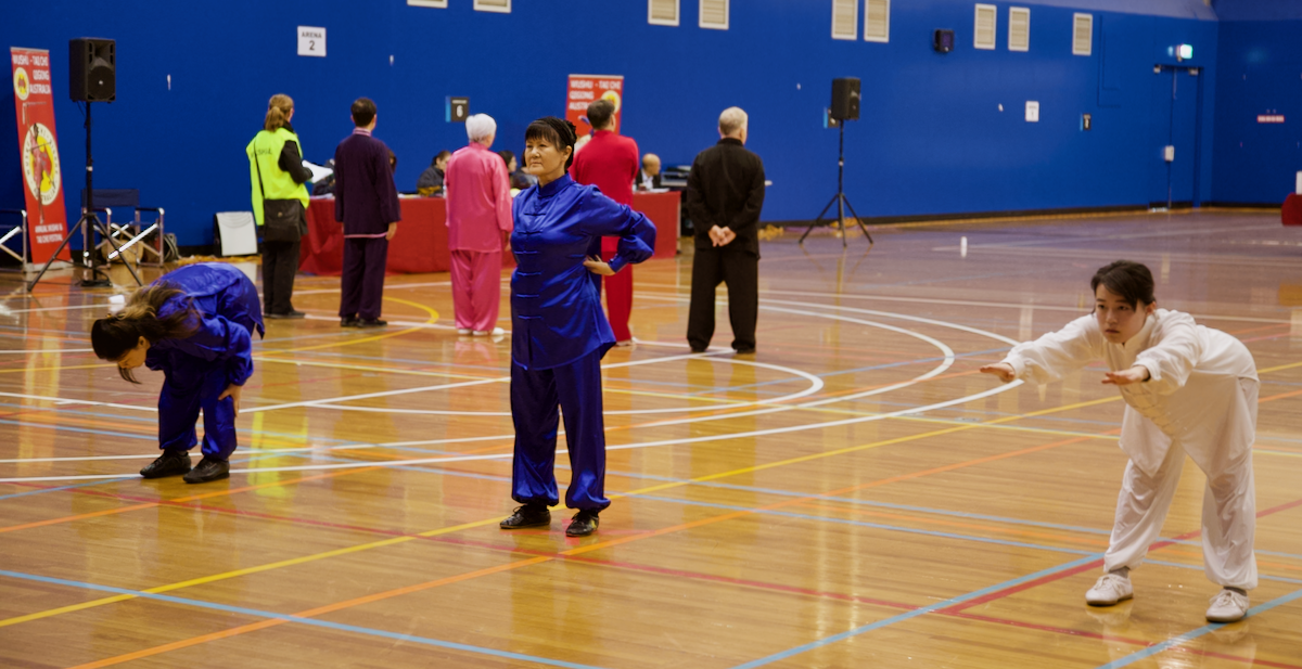 Bending to strengthen the kidneys and waist